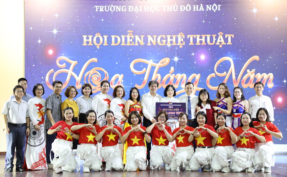 Hội diễn nghệ thuật “Hoa tháng Năm”